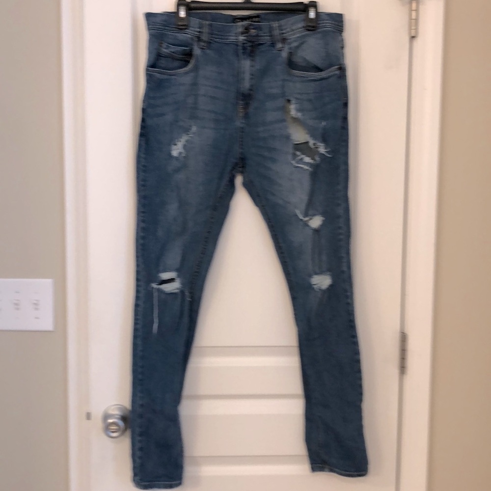 Men’s skinny leg denim fray look jeans😊